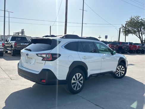 Used 2024 Subaru Outback Premium AWD/4WD image 3