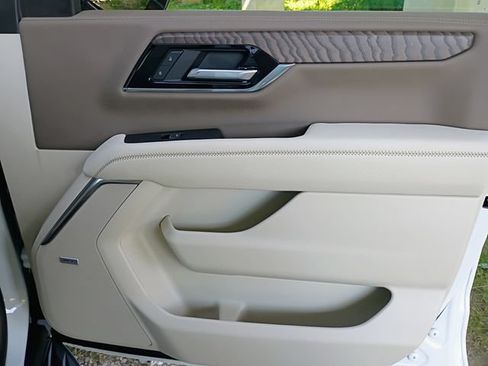 Used 2025 GMC Yukon Denali w/ LPO, Floor Liner Package RWD image 44