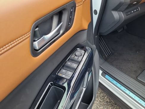 New 2026 Nissan Pathfinder Platinum AWD/4WD image 16