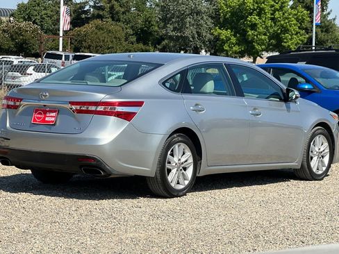 Used 2015 Toyota Avalon XLE FWD image 3