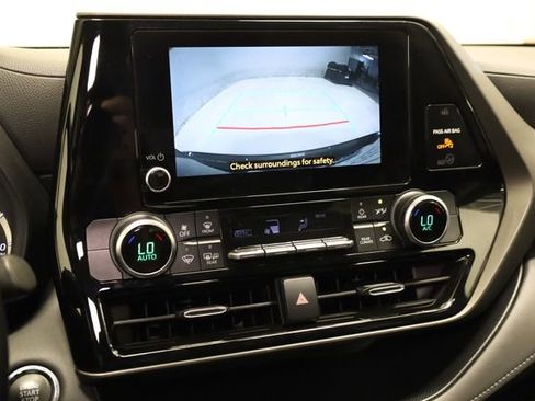 Used 2023 Toyota Highlander LE image 21
