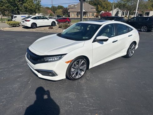 Used 2019 Honda Civic Touring image 1