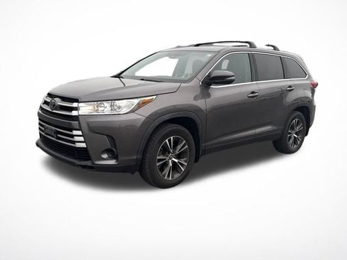 Used 2019 Toyota Highlander LE AWD/4WD image 1