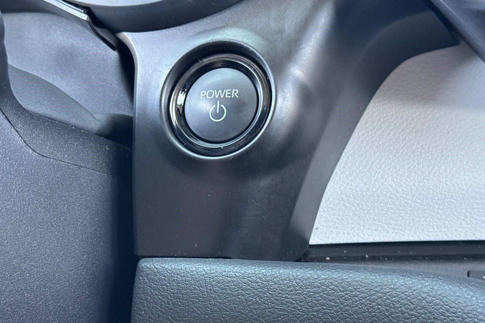 Used 2025 Toyota Sienna XLE FWD image 19