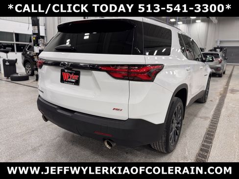 Used 2022 Chevrolet Traverse RS image 3