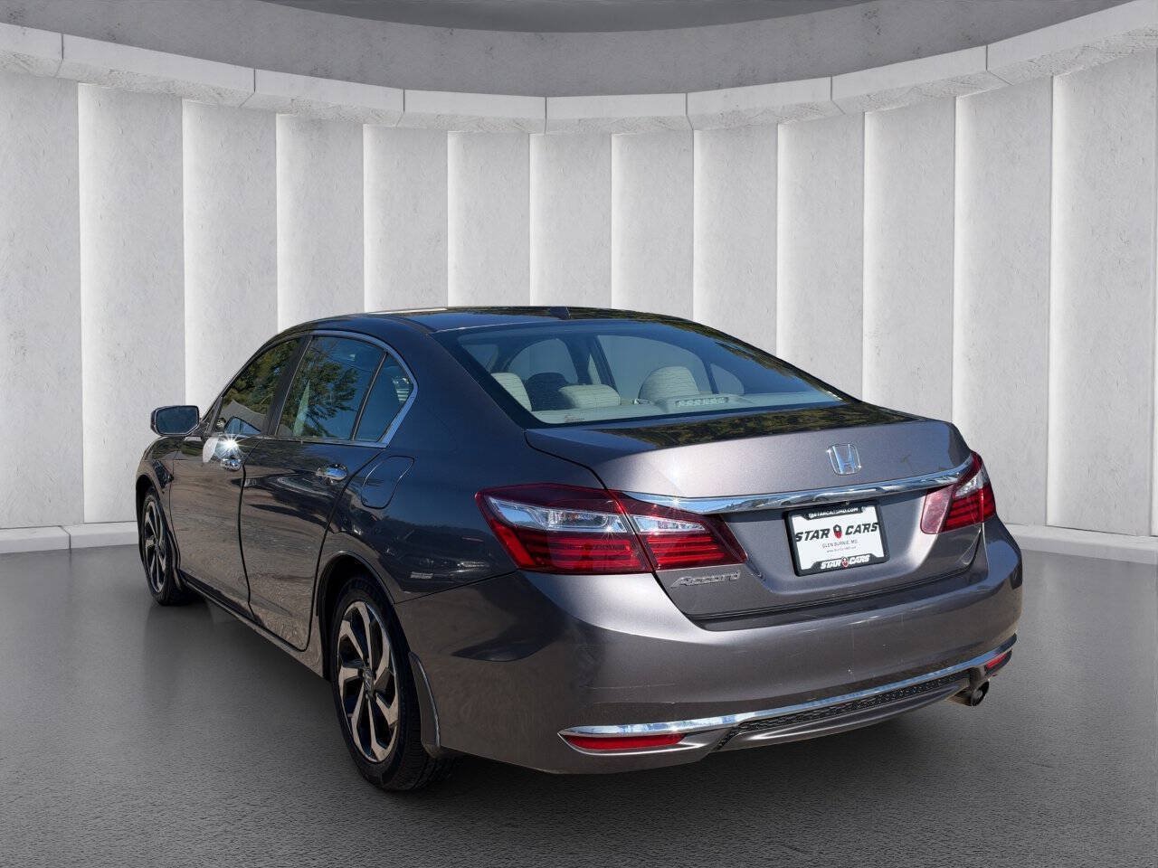 Used 2017 Honda Accord EX-L image 3