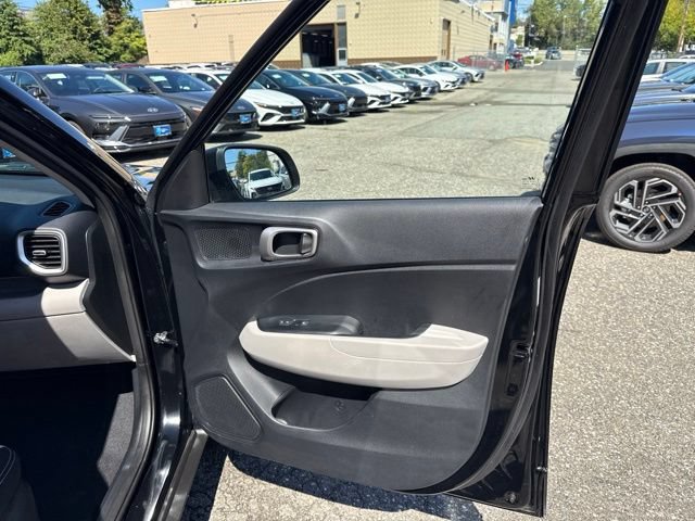 Used 2026 Hyundai Venue SEL FWD image 31