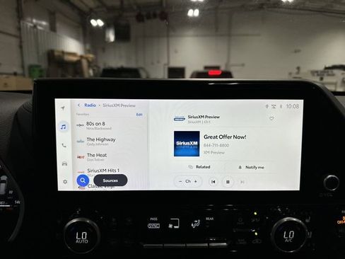 Used 2023 Toyota Highlander Limited image 16