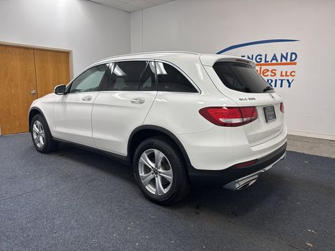 Used 2018 Mercedes-Benz GLC 300 4MATIC image 2