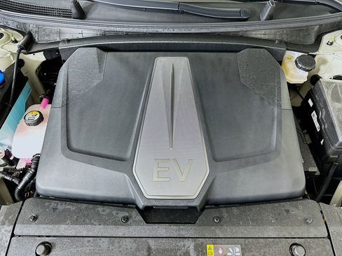 Used 2024 Kia EV6 Light RWD image 32