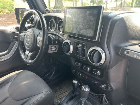 Used 2014 Jeep Wrangler Unlimited Rubicon AWD/4WD image 26