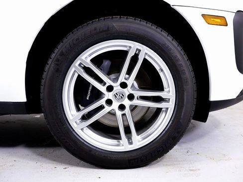 Certified 2025 Porsche Macan image 21