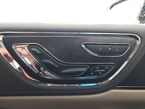 Used 2020 Lincoln Continental Reserve image 36