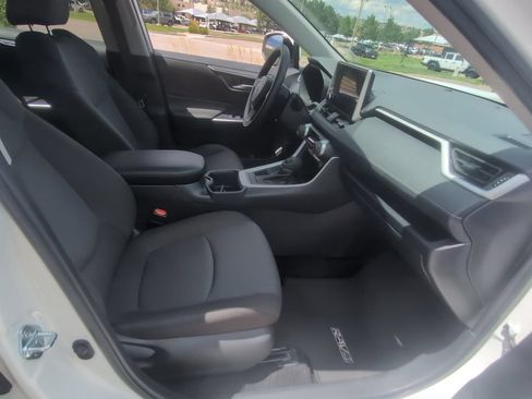 Used 2025 Toyota RAV4 XLE AWD/4WD image 29