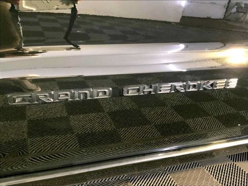 Used 2021 Jeep Grand Cherokee Laredo X AWD/4WD image 35
