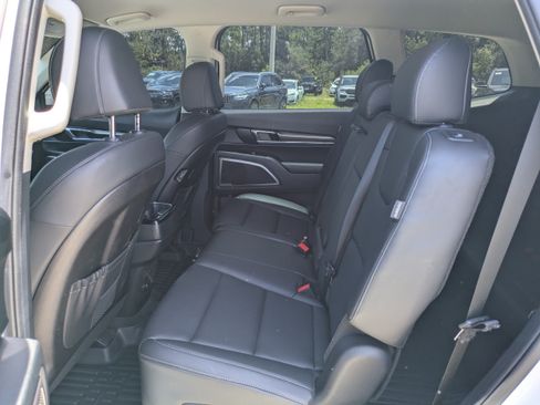 Used 2025 Kia Telluride LX FWD image 12