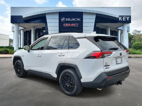 Used 2020 Toyota RAV4 XLE image 4