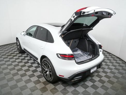 Certified 2026 Porsche Macan AWD/4WD image 33