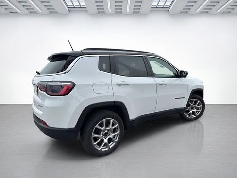 Used 2025 Jeep Compass Limited AWD/4WD image 8