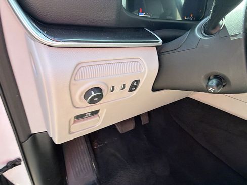 Certified 2024 Jeep Wagoneer 4WD image 28