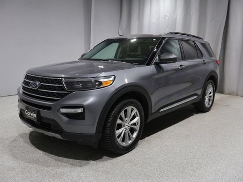 Used 2022 Ford Explorer XLT w/ Equipment Group 202A AWD/4WD image 5
