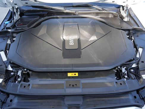 Used 2025 BMW i5 eDrive40i image 19