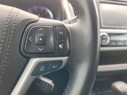 Used 2019 Toyota Highlander XLE FWD image 29