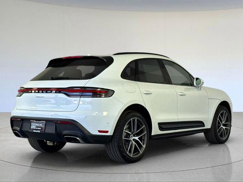 Certified 2025 Porsche Macan image 8