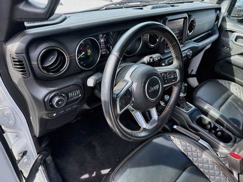 Used 2022 Jeep Wrangler Unlimited Sahara AWD/4WD image 10