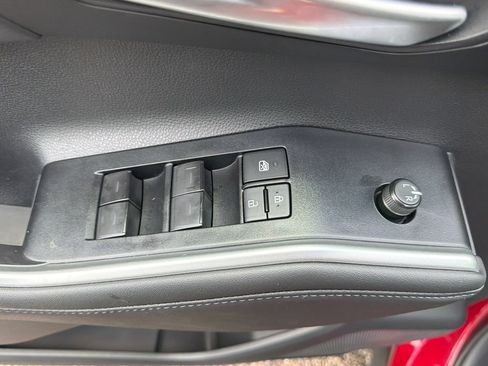 Used 2025 Toyota Highlander XLE FWD image 29