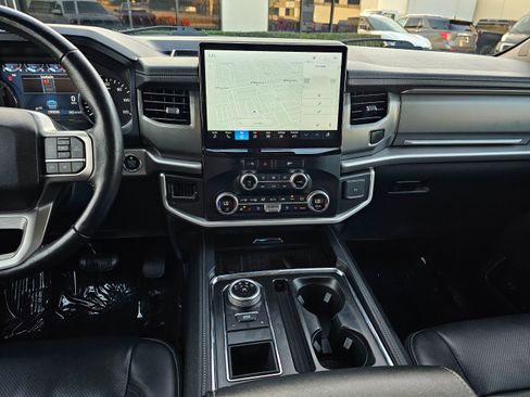 Used 2024 Ford Expedition Max XLT image 24