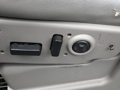 Used 2004 Chevrolet Suburban LT w/ Preferred Equipment Group RWD image 12