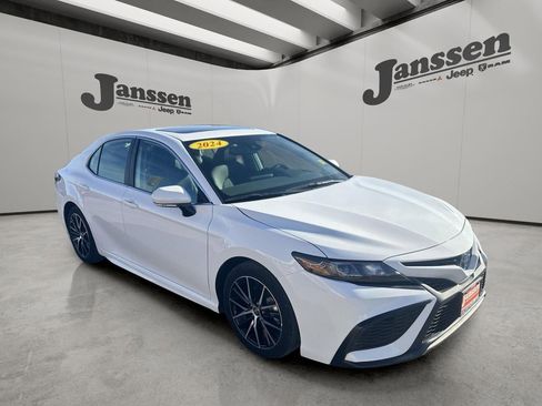 Used 2024 Toyota Camry SE w/ Audio Upgrade Package image 6