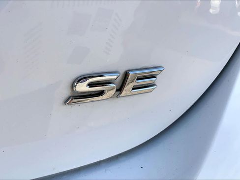 Used 2020 Toyota Camry SE image 10