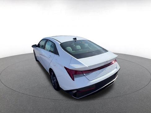 Used 2025 Hyundai Elantra Limited image 11