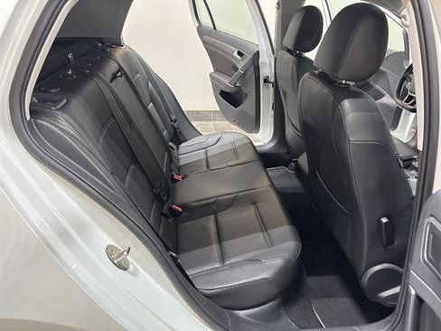 Used 2019 Volkswagen Golf SE image 23