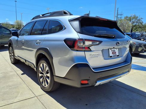 Certified 2025 Subaru Outback Limited image 3