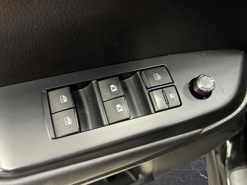 Used 2015 Toyota Highlander XLE image 28