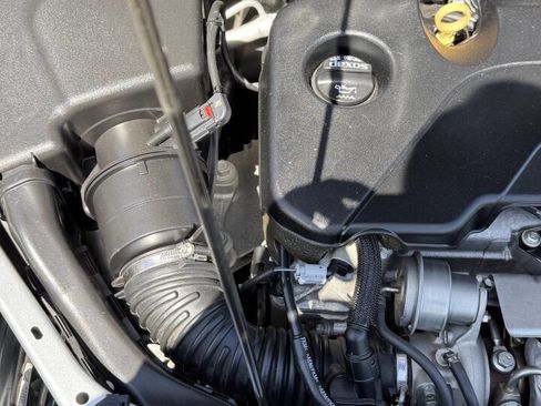 Used 2018 Chevrolet Cruze LT w/ Redline Edition image 15