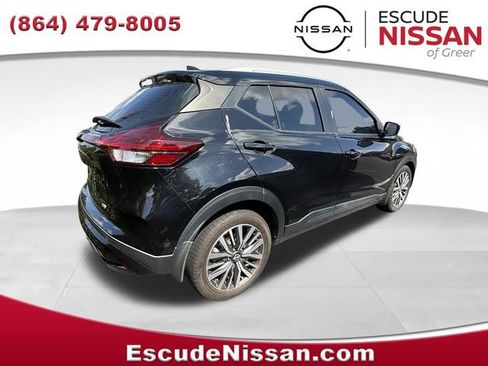 Used 2022 Nissan Kicks SV FWD image 6