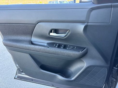 Used 2025 Nissan Kicks SV w/ SV Premium Package image 11