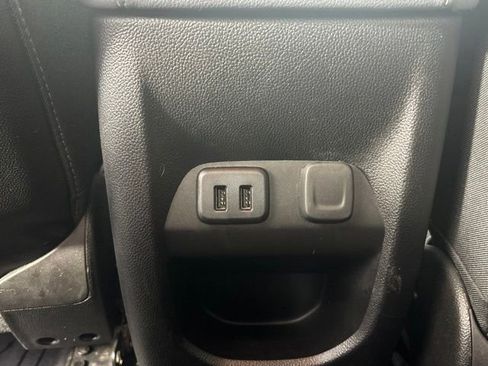 Used 2018 Chevrolet Colorado Z71 w/ Z71 Midnight Edition AWD/4WD image 19