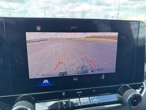 Used 2024 Chevrolet Colorado W/T image 11