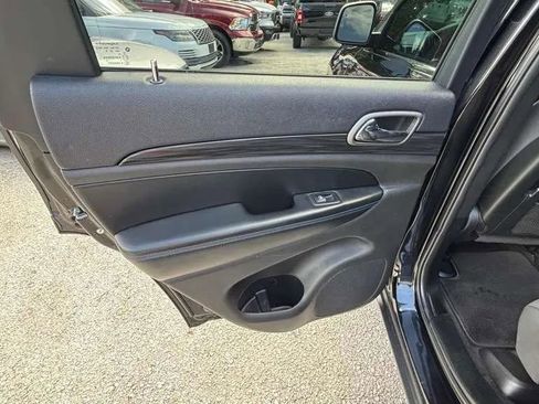 Used 2019 Jeep Grand Cherokee Laredo AWD/4WD image 14