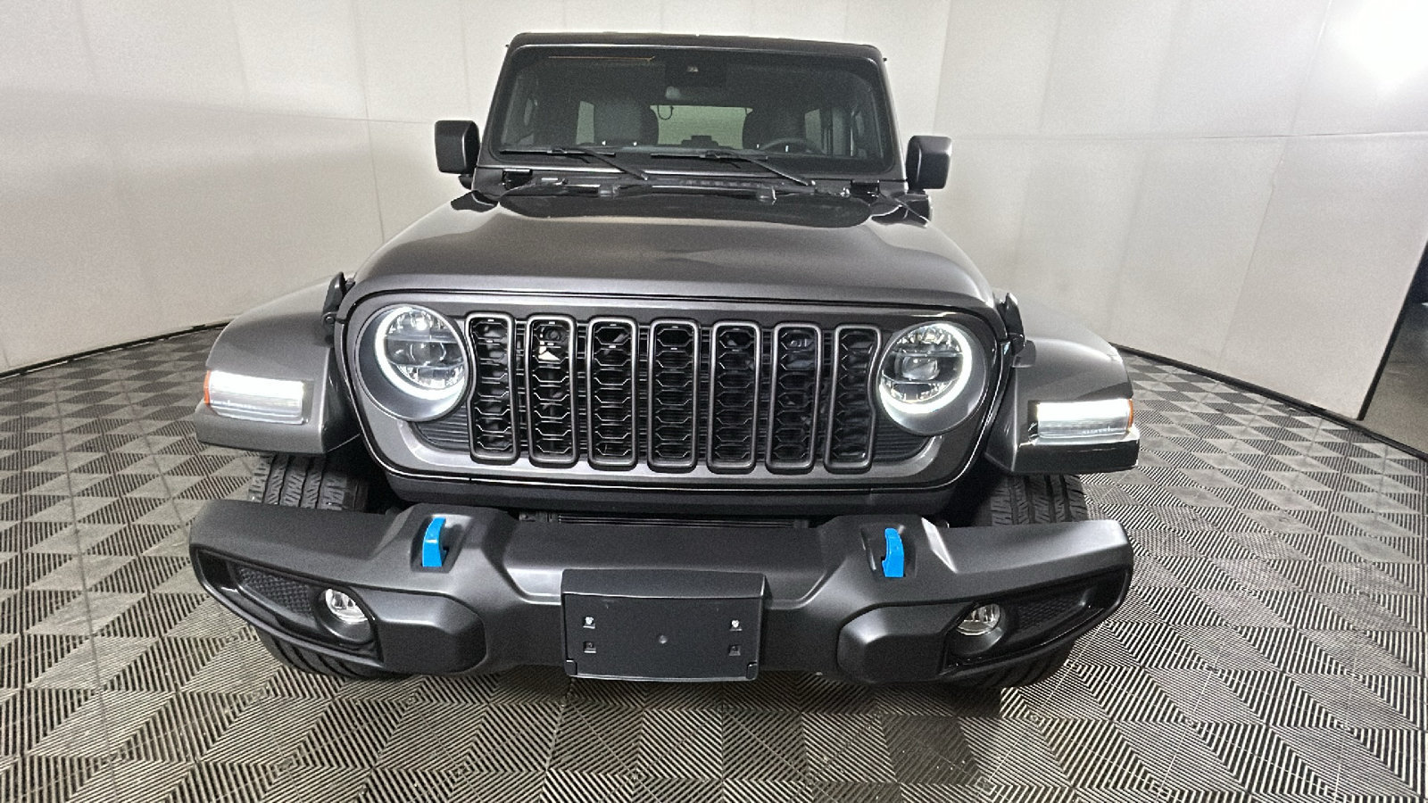 Used 2024 Jeep Wrangler Unlimited w/ Technology Group AWD/4WD image 9