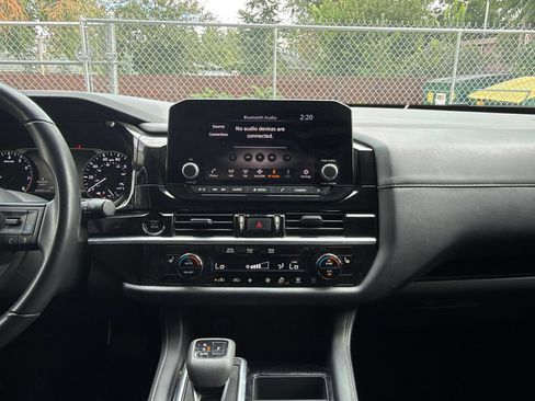 Used 2025 Nissan Pathfinder SV AWD/4WD image 16