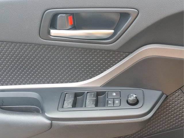 Used 2022 Toyota C-HR XLE FWD image 16