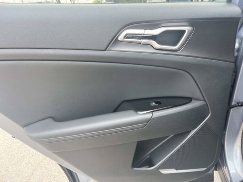 Used 2024 Kia Sportage EX FWD image 19