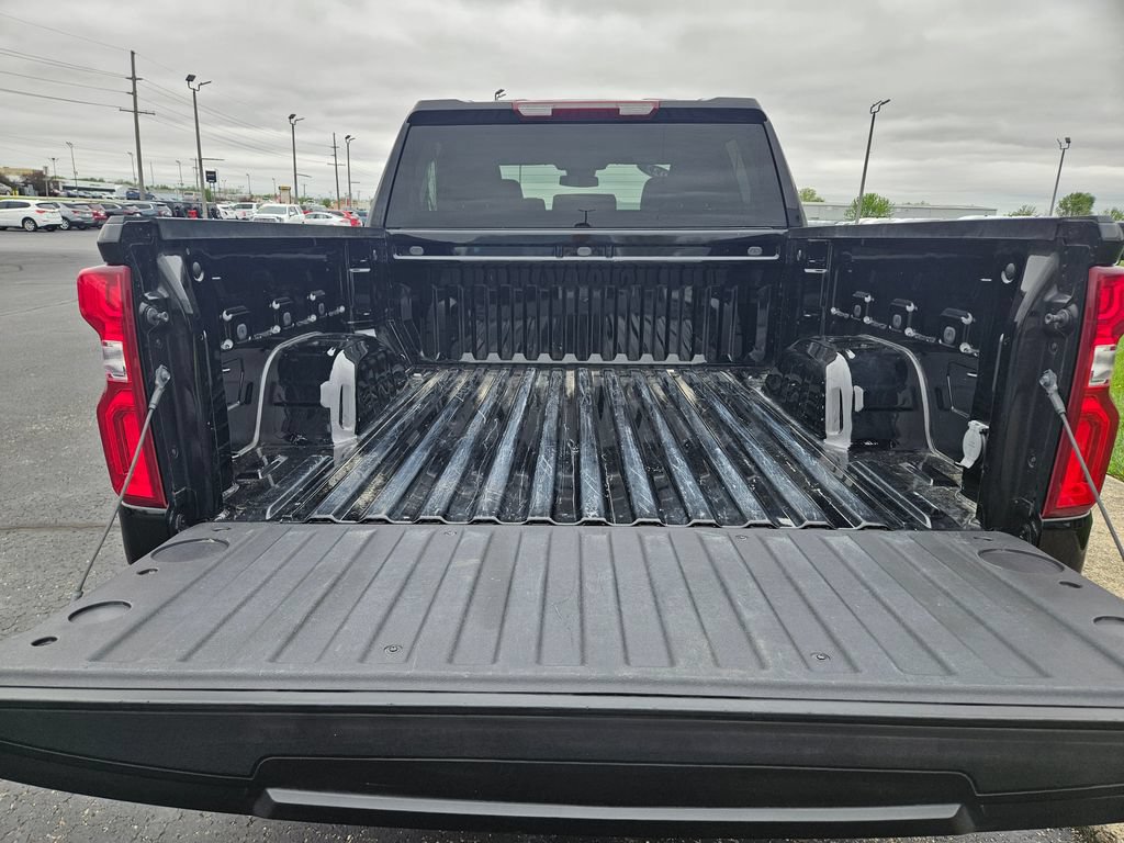 Used 2022 Chevrolet Silverado 1500 LTZ w/ Z71 Off-Road Package AWD/4WD image 8