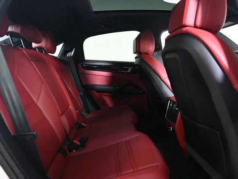 Certified 2023 Porsche Cayenne Coupe AWD/4WD image 19